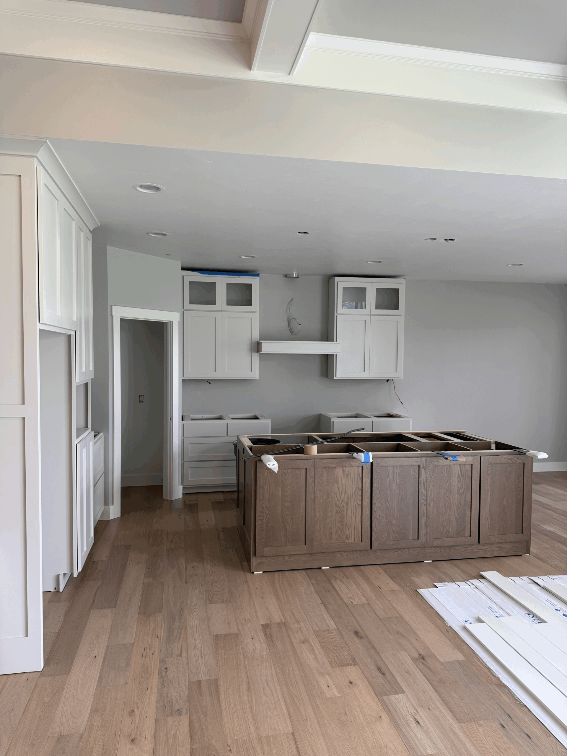 6 Reasons Cabinet Painting Contractors Should Be Your Top Choice for Upgrades